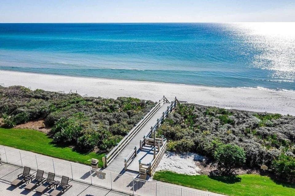 Steps to Rosemary Beach, Pool, Patio w/ Firepit The Salty Perch by Avantstay Hotel in Rosemary Beach