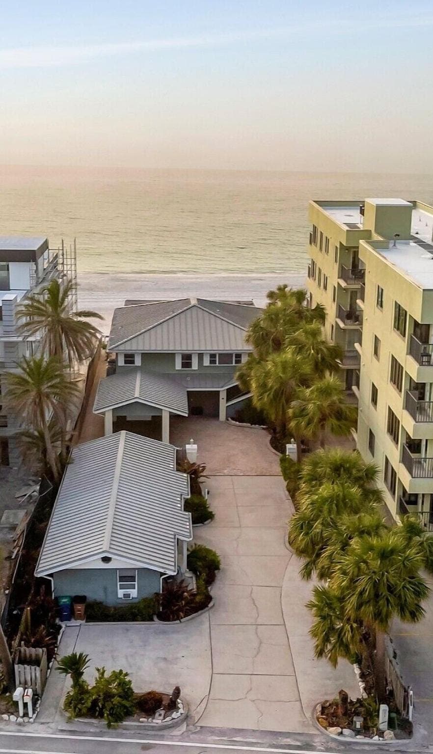 Stones Throw Beachfront Luxury Suites Hotel in Indian Rocks Beach