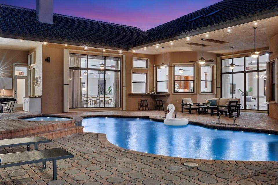 Grand 6BR Plantation Estate w/ Tennis & Pool Hotel in Plantation