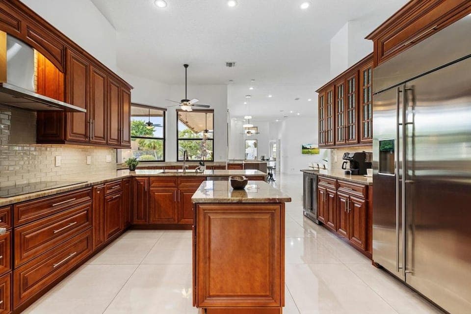 Grand 6BR Plantation Estate w/ Tennis & Pool Hotel in Plantation