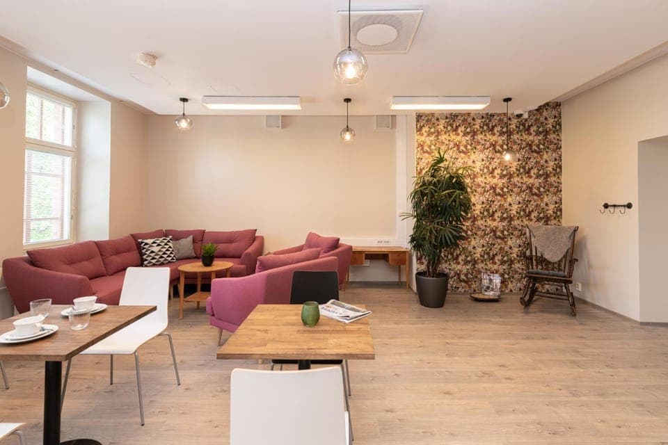Shared lounge/TV area