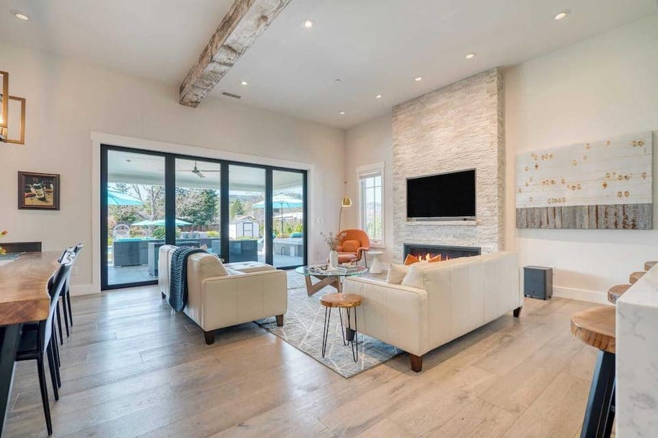 Luxe, Pool, Spa, Fire Pit, Game Room, Piano Sonoma Pool Retreat by Avantstay Hotel in Kenwood