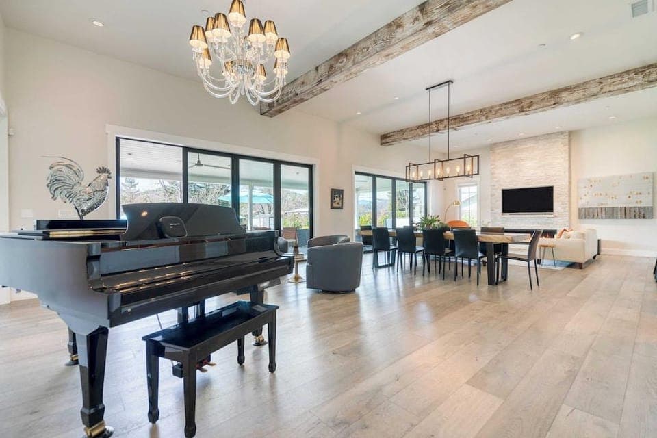 Luxe, Pool, Spa, Fire Pit, Game Room, Piano Sonoma Pool Retreat by Avantstay Hotel in Kenwood