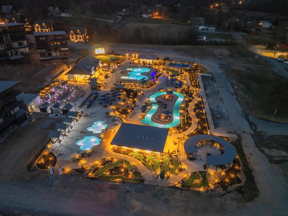 Smith Creek Resort Hotel in Sevierville
