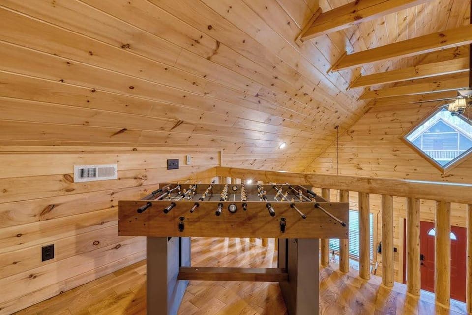 Hot Tub + Foosball Access to Pool, Tennis, Gym Chilln in the Smokies Hotel in Pittman Center