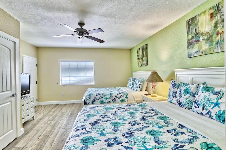 Harbourside 7716- Splash On The Rocks Hotel in Indian Rocks Beach