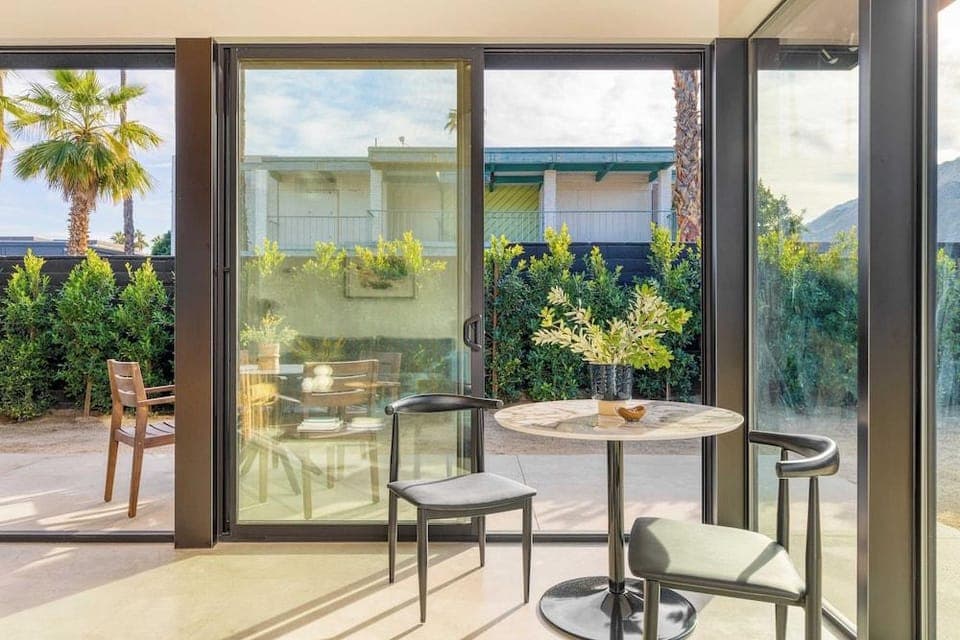 Blackhaus B : 4 Bedroom Suite by Avantstay 4-rooms Hotel in Palm Springs