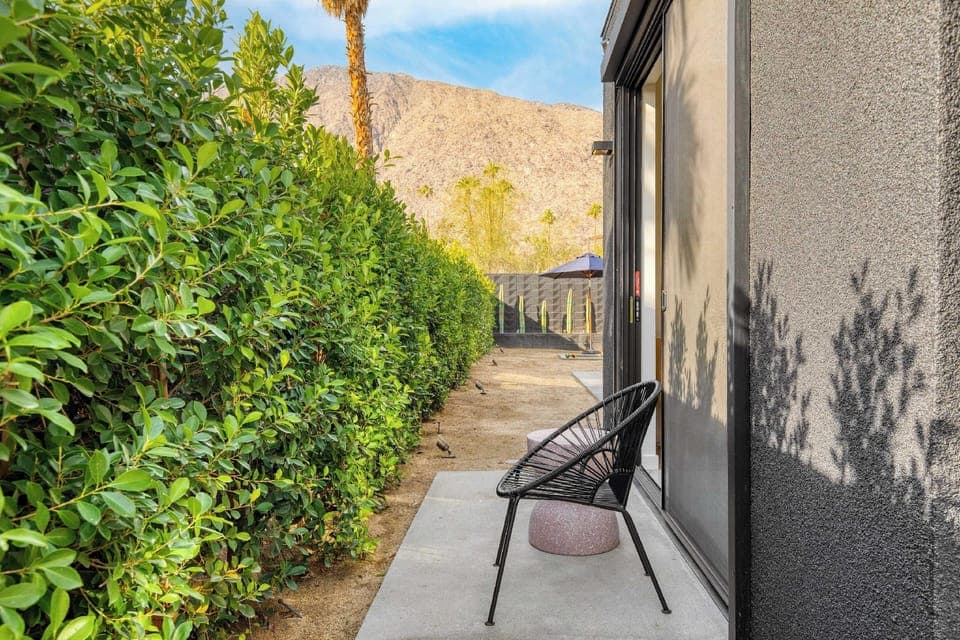 Blackhaus B : 4 Bedroom Suite by Avantstay 4-rooms Hotel in Palm Springs