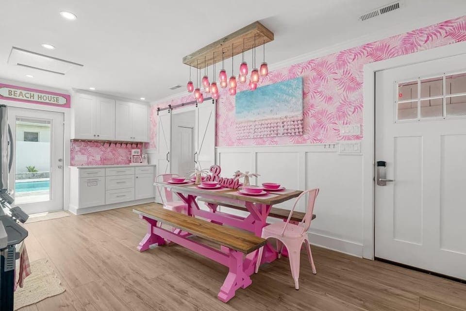 Beach House - Pink Prerogative by PHG Hotel in Laguna Beach