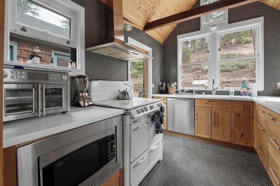 Mountain Cottage Hotel in Big Bear