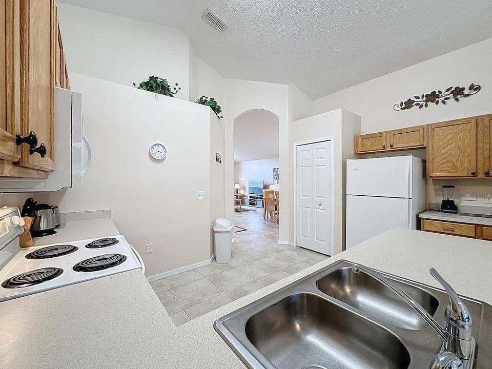 South Facing Pool Home With Golf Course Views Hotel in Haines City