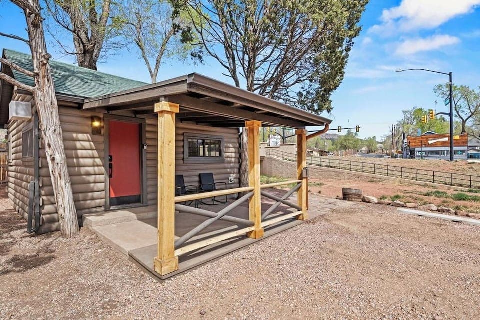 Timber Lodge Cabin 1 Hotel in Colorado Springs