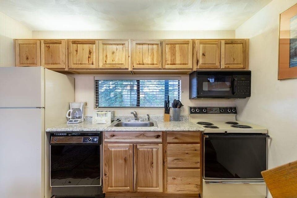 Seven Springs Stoneridge 3 BR Loft Standard Condo, Pet Friendly! by RedAwning Hotel in Seven Springs