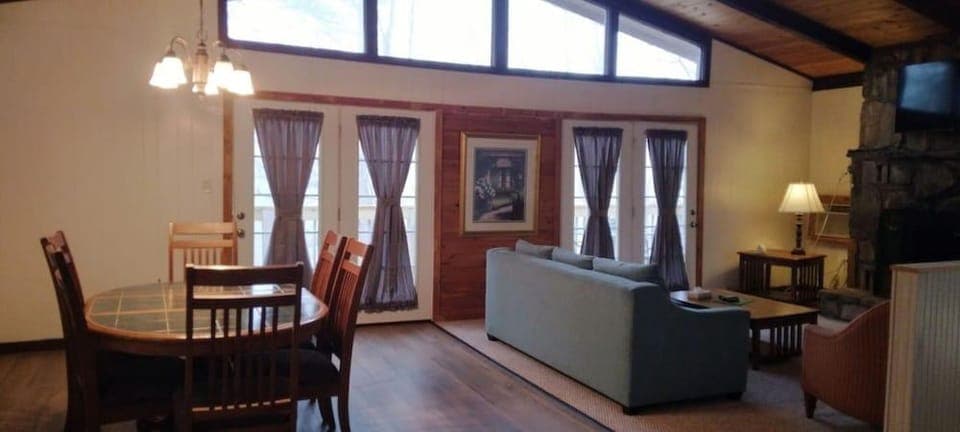 Gatlinburg Hideaway with Fireplace Hotel in Gatlinburg