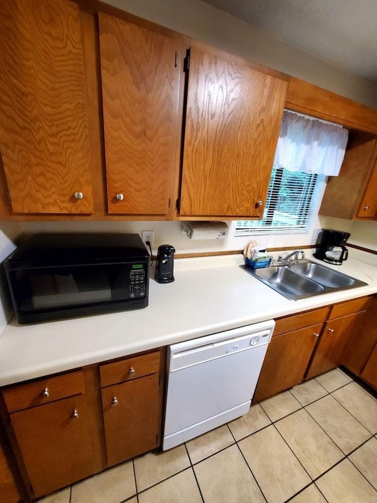 Shady Woods Retreat 3BR Chalet Hotel in Gatlinburg