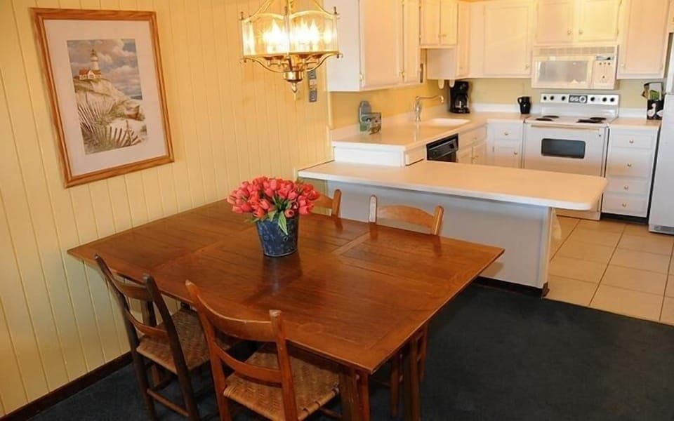 Seven Springs 2 BR Loft Condo, Private Deck by RedAwning Hotel in Seven Springs