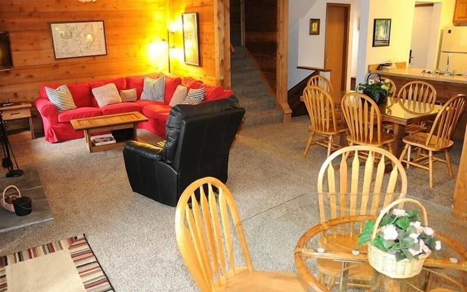 Seven Springs Swiss Mountain 3 BR Condo, Sleeps 8! by RedAwning Hotel in Seven Springs