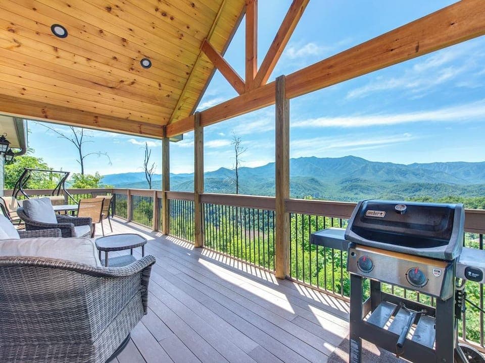 Hello Smokys by Jackson Mountain Rentals Hotel in Gatlinburg