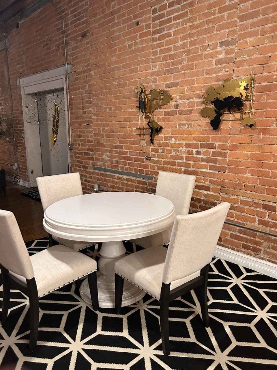 Queen G Investments 1 Bedroom Apts by RedAwning Hotel in Windsor