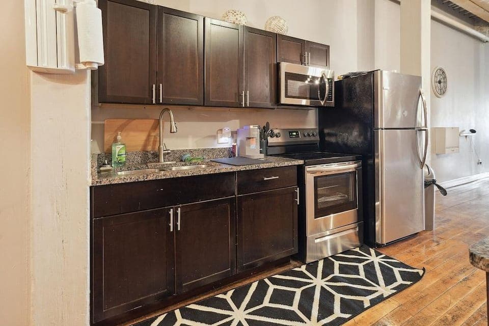 Queen G Investments 1 Bedroom Apts by RedAwning Hotel in Windsor