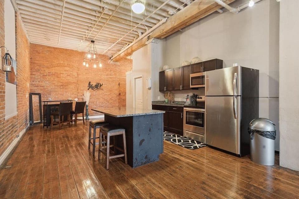 Queen G Investments 1 Bedroom Apts by RedAwning Hotel in Windsor