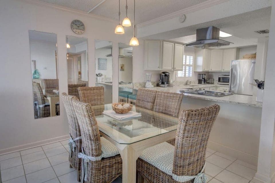 319 El Matador 2 Bedroom Condo by RedAwning Hotel in Okaloosa Island