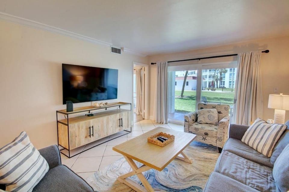 317 El Matador 2 Bedroom Condo by RedAwning Hotel in Okaloosa Island