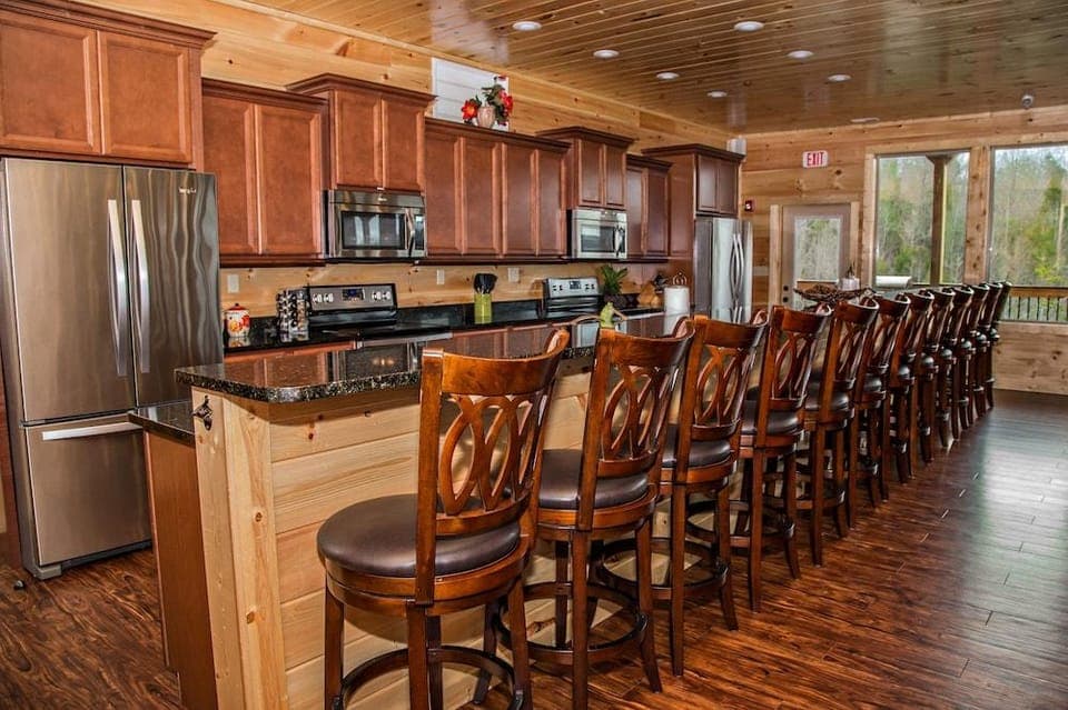 Greenbrier Estate 28 Bedroom Cabin by RedAwning Hotel in Pittman Center