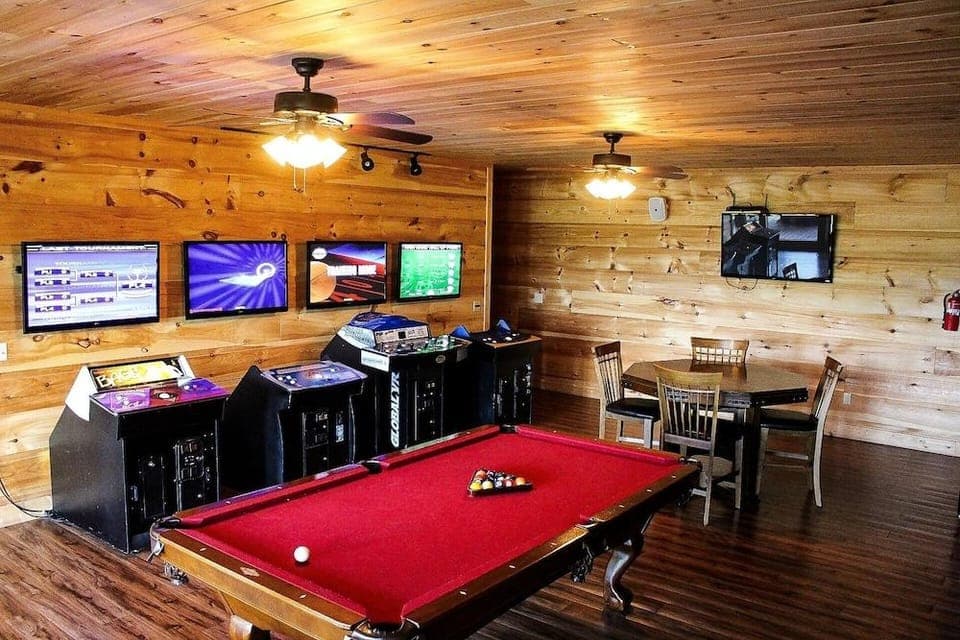 Gatlinburg Mansion 14 Bedroom Cabin by RedAwning Hotel in Pittman Center