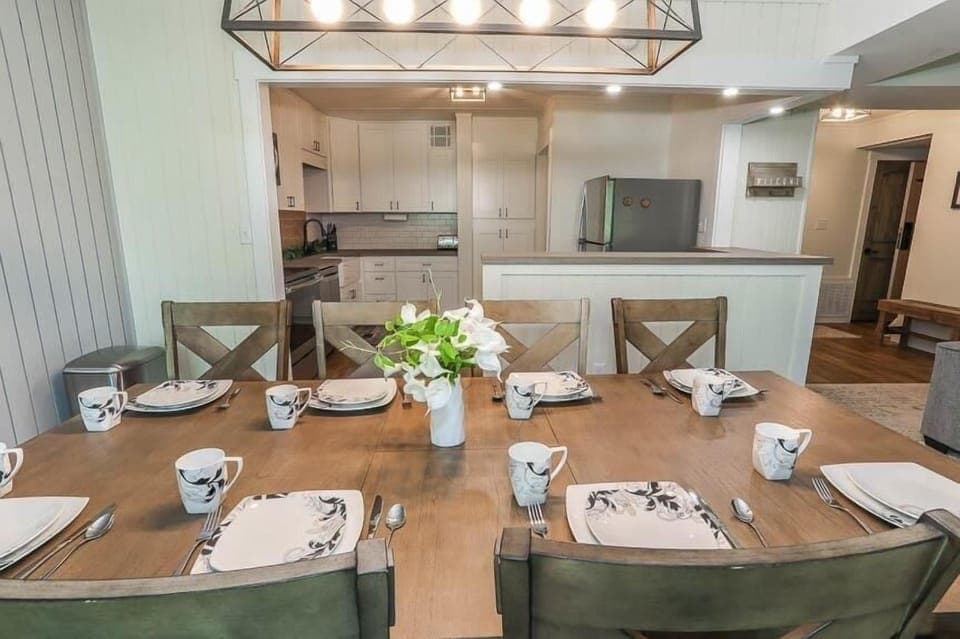 Seven Springs 2 Bedroom Premium Condo, Pet Friendly! by RedAwning Hotel in Seven Springs