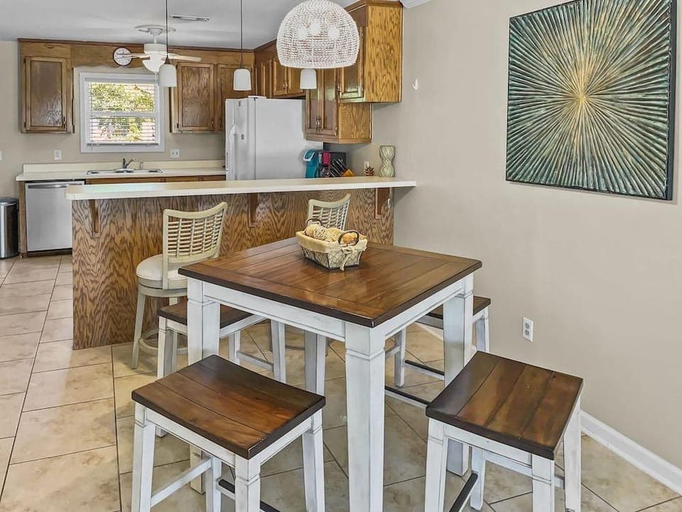 Casa Sunshine - 2 Br townhouse by RedAwning Hotel in Sunnyside