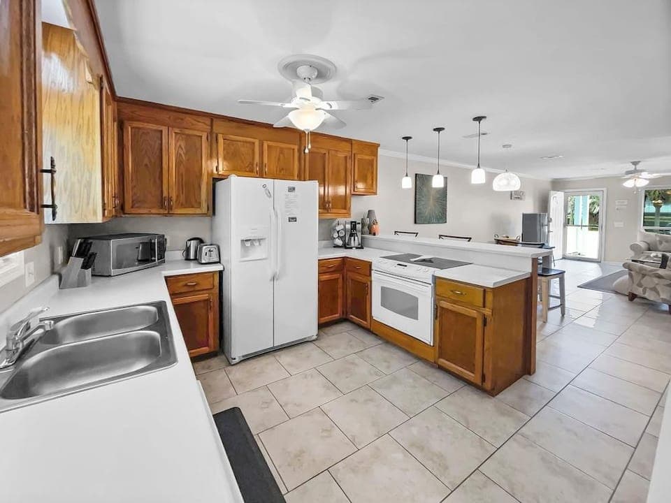 Casa Sunshine - 2 Br townhouse by RedAwning Hotel in Sunnyside