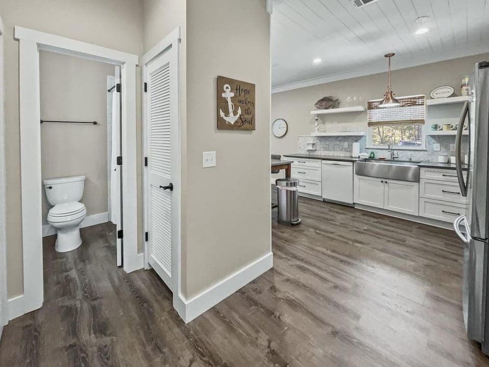 Pinewood Cottage 2 Bedroom Home by RedAwning Hotel in Inlet Beach