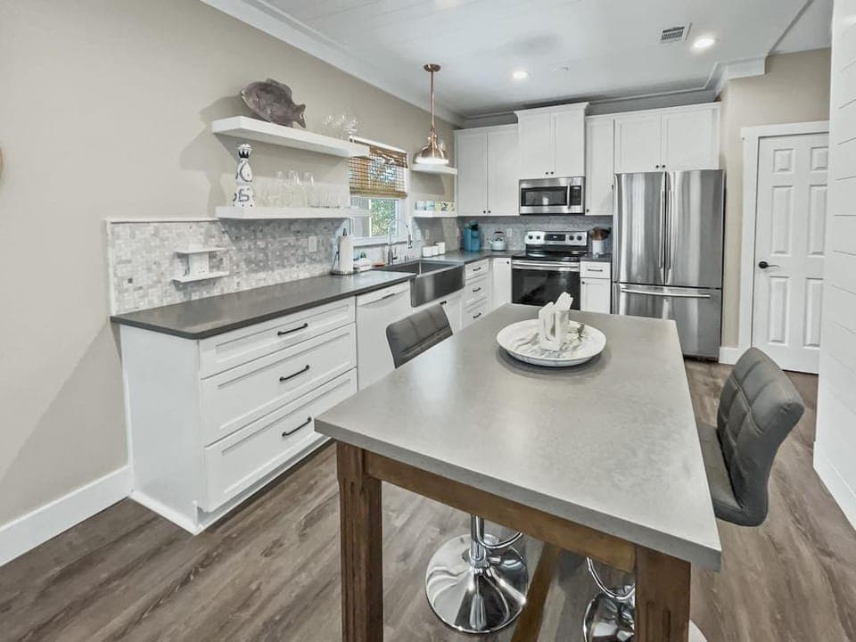 Pinewood Cottage 2 Bedroom Home by RedAwning Hotel in Inlet Beach