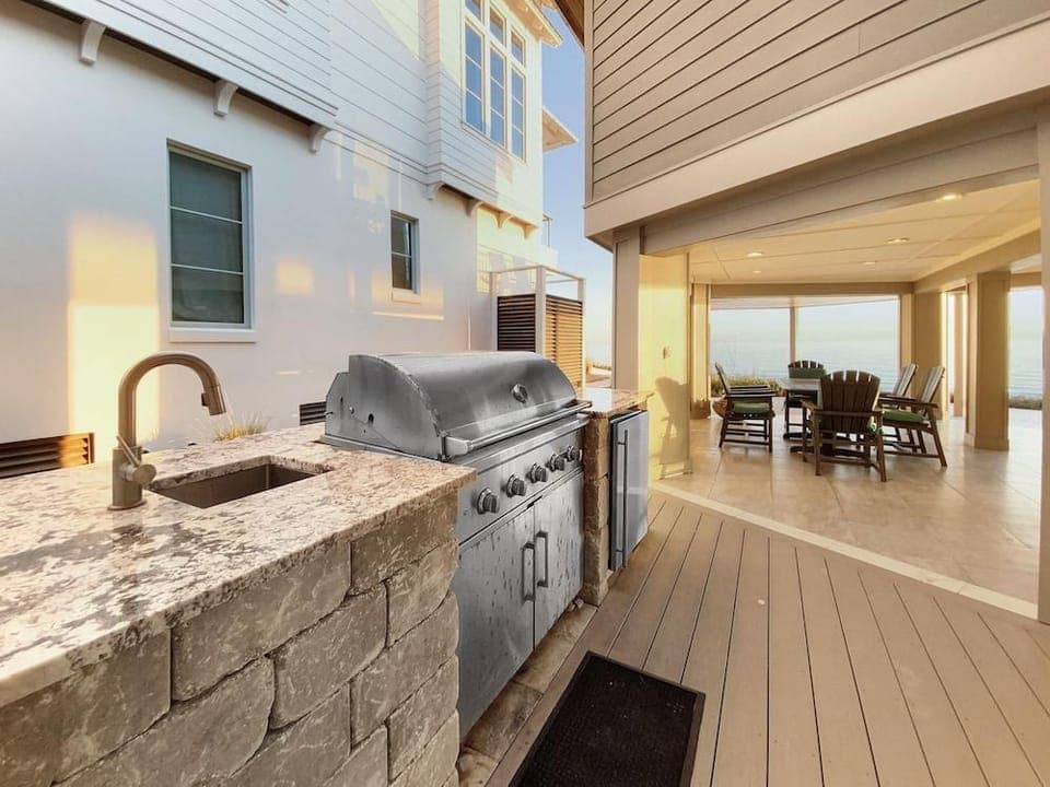 Nifty Shades Of Gray 5 Bedroom Home by RedAwning Hotel in Inlet Beach