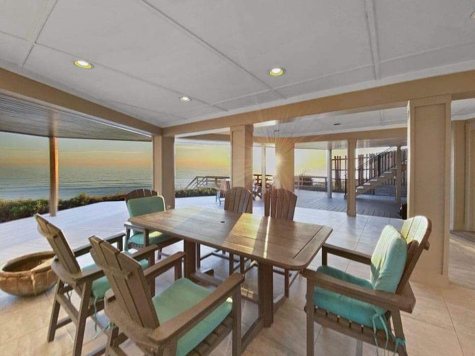 Nifty Shades Of Gray 5 Bedroom Home by RedAwning Hotel in Inlet Beach