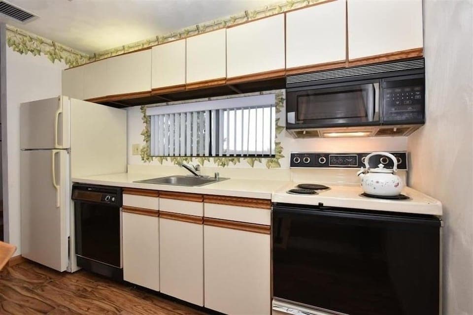 Seven Springs 3 BR Loft Condo, Walk to Slopes! by RedAwning Hotel in Seven Springs