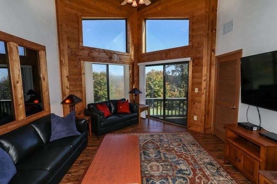 Seven Springs 3 BR Loft Condo, Walk to Slopes! by RedAwning Hotel in Seven Springs