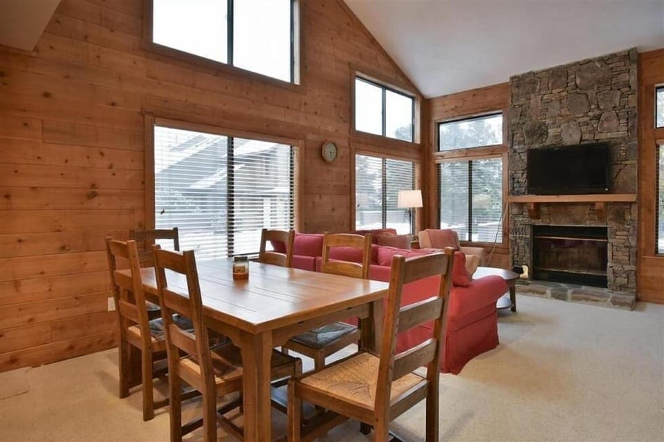 Seven Springs Sunridge 3 BR Condo, Sleeps 10! by RedAwning Hotel in Pennsylvania