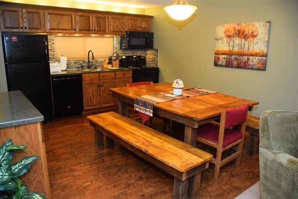 Seven Springs 3 BR Condo, walk to slopes! by RedAwning Hotel in Seven Springs