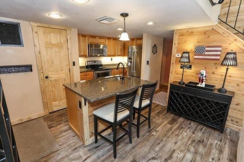 Seven Springs 2 BR Premium Condo, Walk to Slopes by RedAwnin Hotel in Pennsylvania