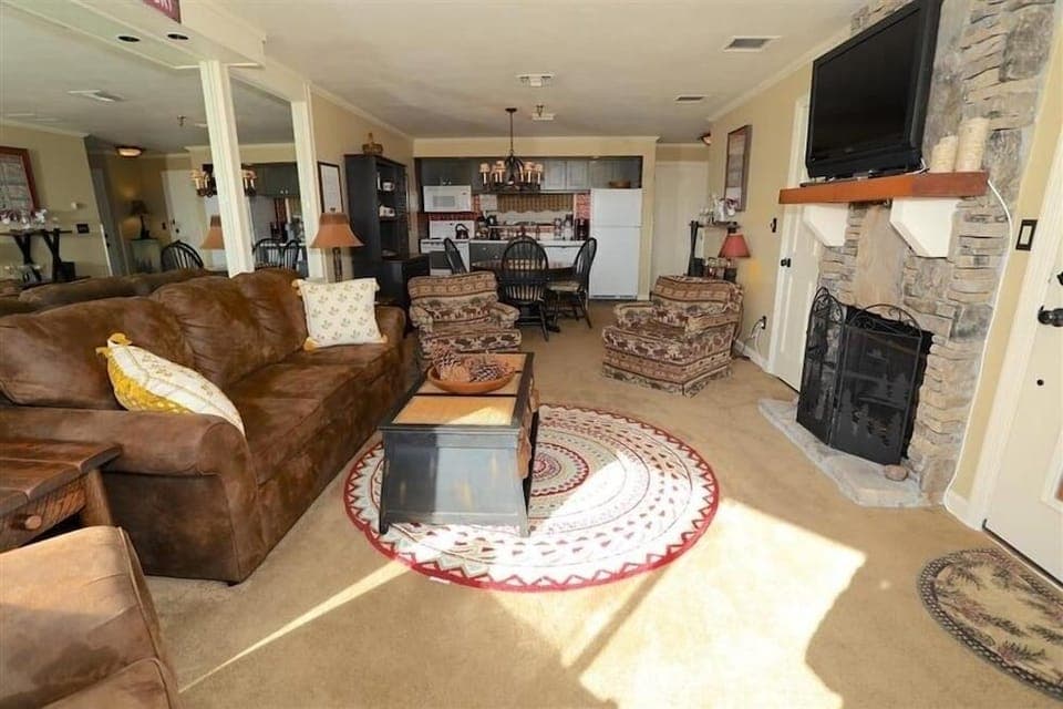Seven Springs 1 Bedroom Premium Condo, Walking Distance to Slopes by RedAwning Hotel in Seven Springs