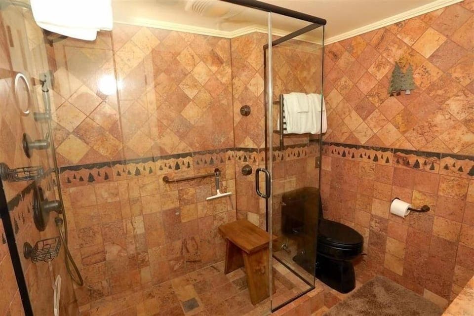Seven Springs 1 Bedroom Premium Condo, Walking Distance to Slopes by RedAwning Hotel in Seven Springs
