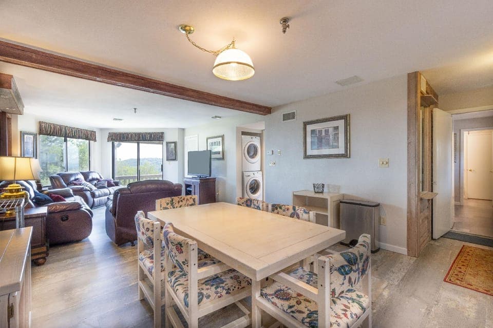 Stoneridge 3BR Standard Condo, Sleeps 8 by RedAwning Hotel in Seven Springs