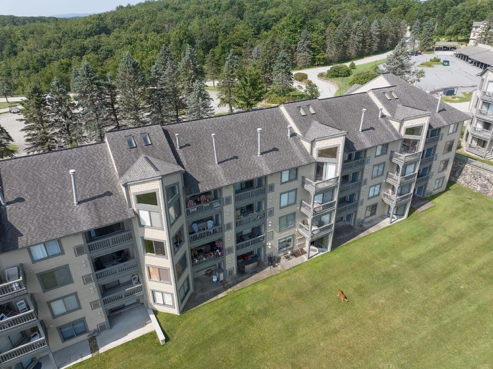 Stoneridge 3BR Standard Condo, Sleeps 8 by RedAwning Hotel in Seven Springs