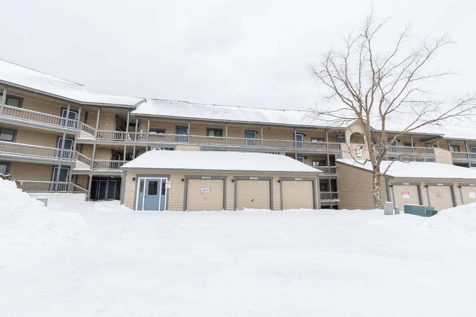 Seven Springs Stoneridge 3 BR Condo, Private Deck by RedAwning Hotel in Seven Springs