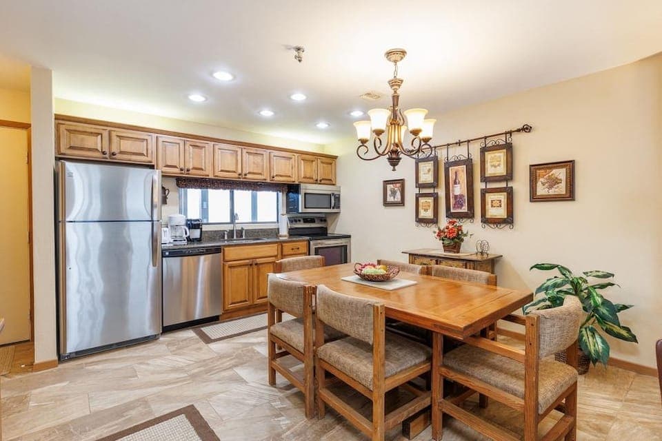 Seven Springs Stoneridge 3 BR Condo, Private Deck by RedAwning Hotel in Seven Springs