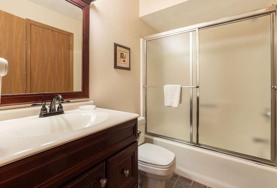 Seven Springs 1 Bedroom Deluxe Condo, Pet Friendly! by RedAwning Hotel in Seven Springs