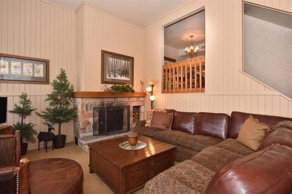 Seven Springs 4 BR Deluxe Townhouse, Sleeps 11! by RedAwning Hotel in Seven Springs