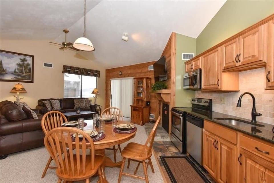 Seven Springs 1 Bedroom Premium Condo, Ski In/Ski Out by RedAwning Hotel in Seven Springs
